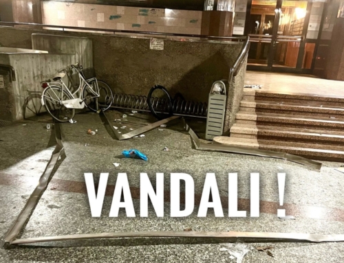 LEGNAGO.  UNA NORMALE DOMENICA DI FOLLIA. ANCORA UNA VOLTA IL PLATEATICO DEL PALAZZO DI VETRO VANDALIZZATO DAI SOLITI NOTI.